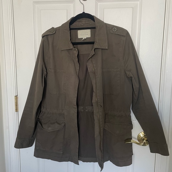 Medium green army like jacket with sinched waste. - Picture 1 of 3